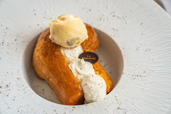 Le baba au rhum par le restaurant le Cheverny Limoges traiteur et évènement