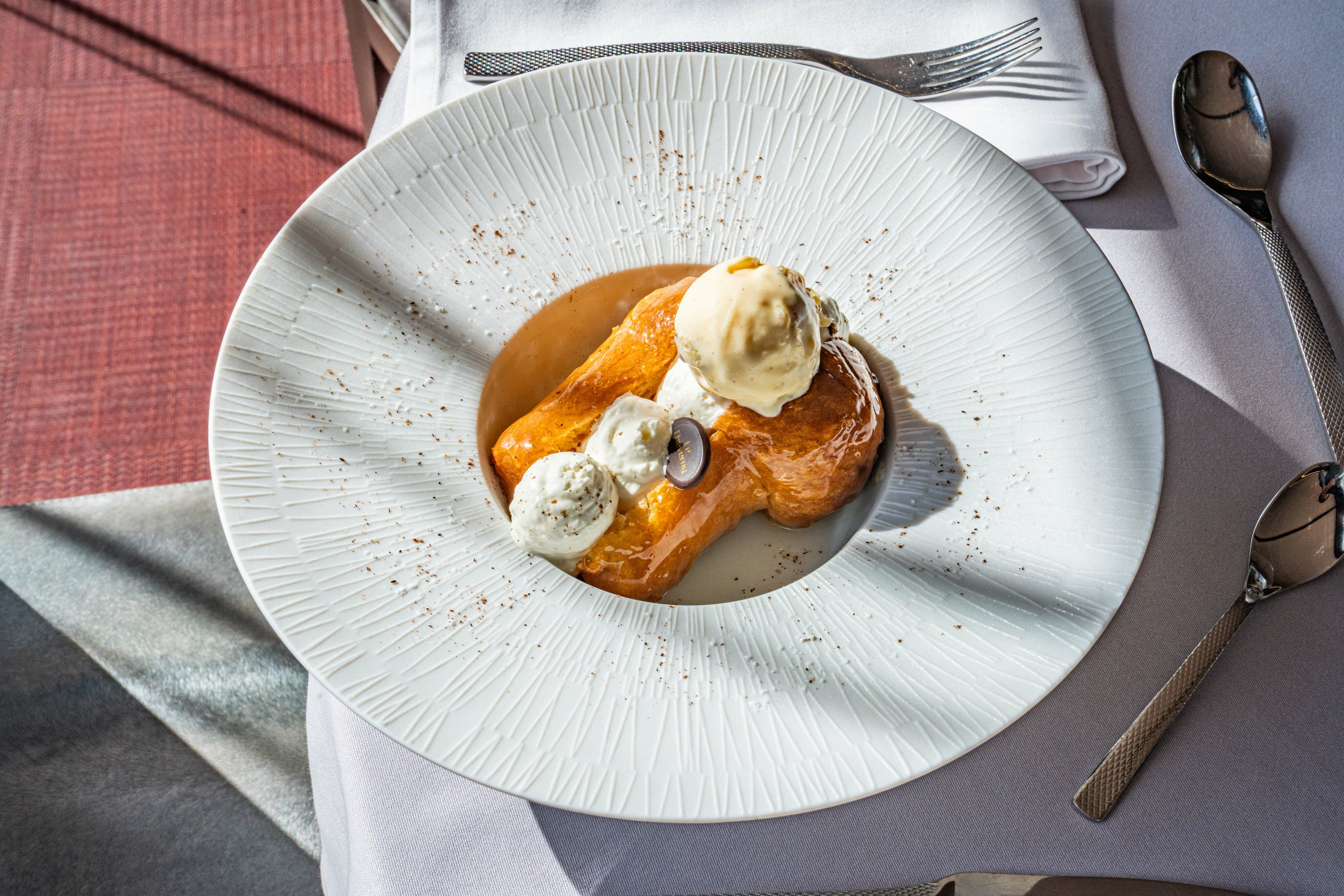 Le baba au rhum par le restaurant le Cheverny Limoges traiteur et évènement